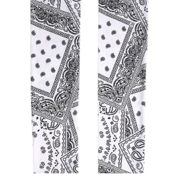 Cristofa White Black Paisley Bandana Fingerless Long Arm Covers Gloves Accessory - Picture 3 of 4